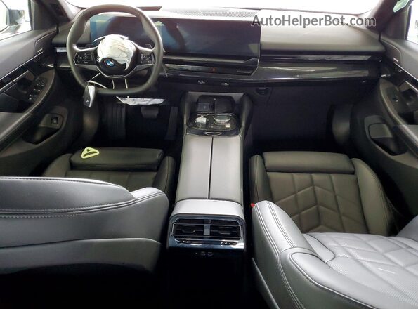 WBA43FJ07SCU64329 2025 BMW 5 SERIES Gray Առջևի վահանակի տեսք