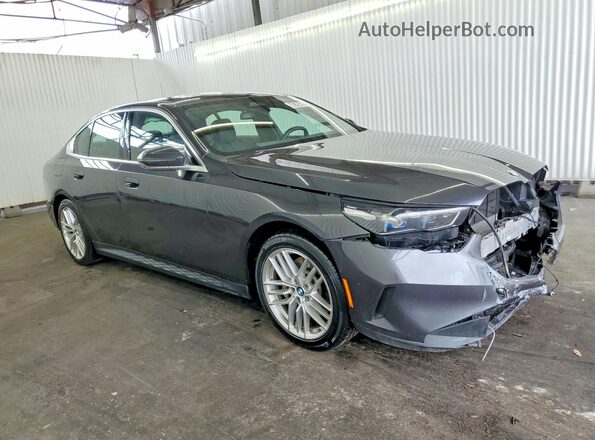 WBA43FJ07SCU64329 2025 BMW 5 SERIES Gray Առջևի աջ
