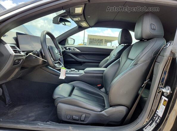 WBA53DB04SCU58642 2025 BMW 4 SERIES Black Widok wnętrza z przodu
