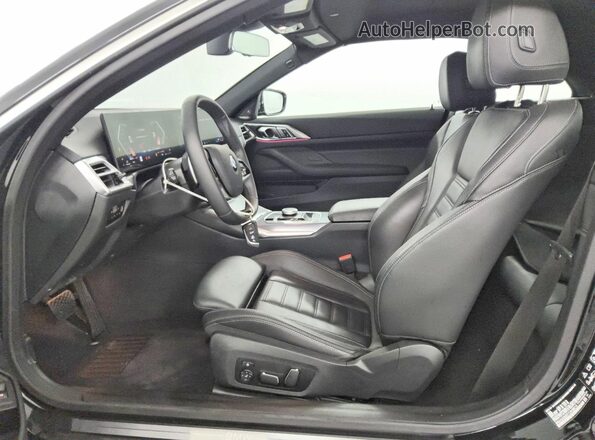 WBA53DB05TCW38519 2026 BMW 4 SERIES Black წინა სალონის ხედი