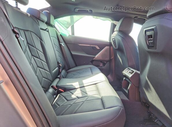 WBA53FJ00RCS45551 2024 BMW 5 SERIES Silver Вид задніх сидінь