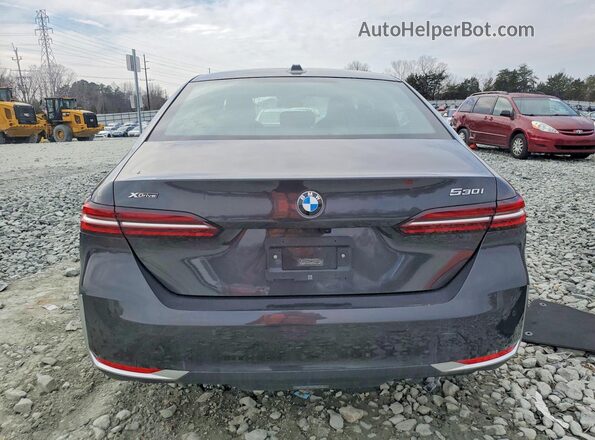 WBA53FJ02RCS49214 2024 BMW 5 SERIES Gray უკანა ხედი