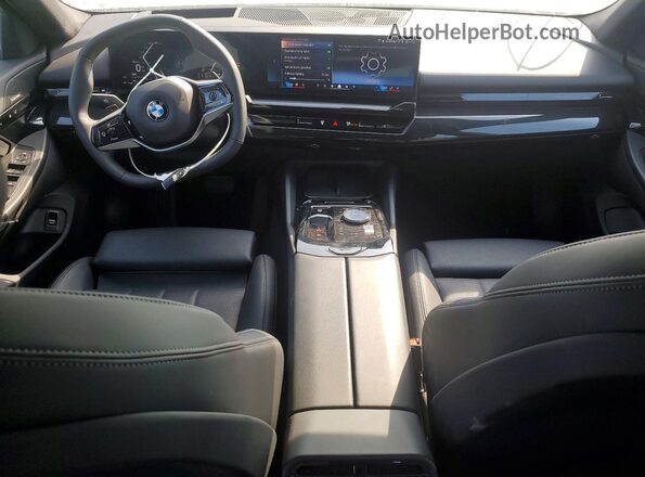 WBA53FJ02RCS49214 2024 BMW 5 SERIES Gray წინა პანელის ხედი