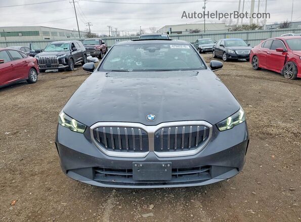 WBA53FJ04RCS47691 2024 BMW 5 SERIES Угольный Вид спереди