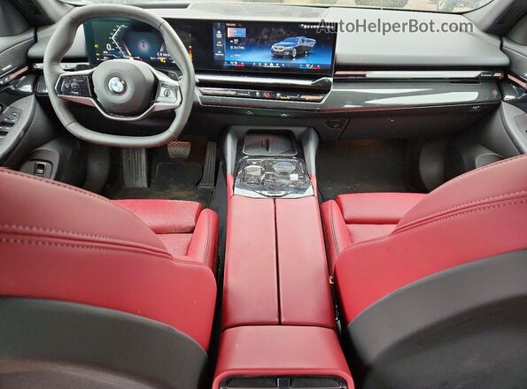 WBA53FJ06SCT64341 2025 BMW 5 SERIES Black Առջևի վահանակի տեսք