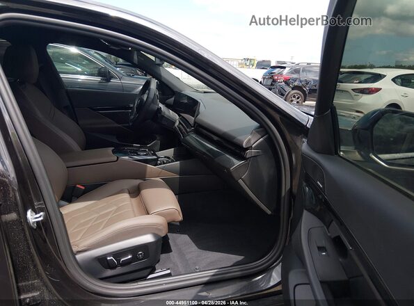 WBA53FJ09SCT25730 2025 BMW 5 SERIES Black Vista interior delantera