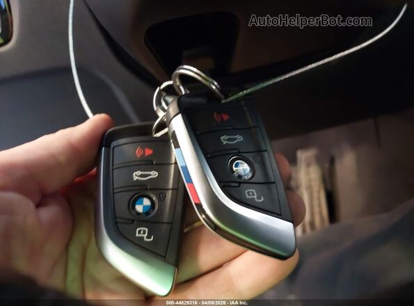 WBA63DA02SCT83817 2025 BMW 4 SERIES Navy Vista del salpicadero