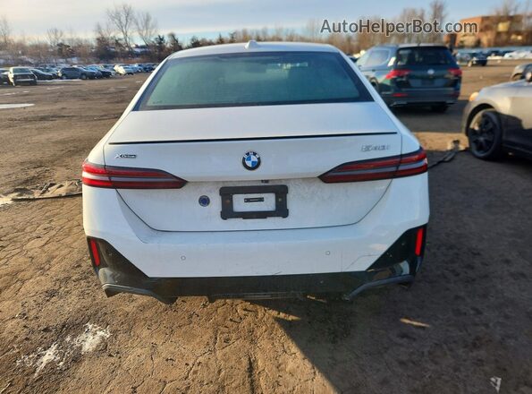 WBA63FJ02RCS49167 2024 BMW 5 SERIES Белый Вид сзади