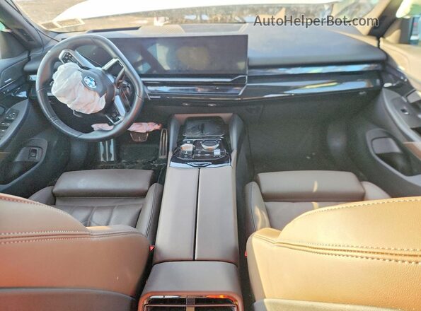 WBA63FJ02RCS49167 2024 BMW 5 SERIES Белый Вид панели приборов