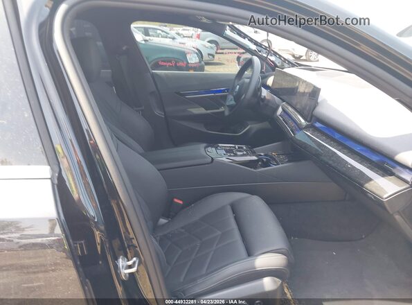 WBA63FJ06RCS23560 2024 BMW 7 SERIES Черный Вид салона спереди
