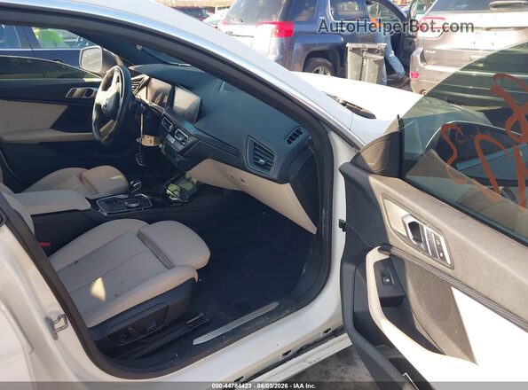 WBA73AK06N7K69446 2022 BMW 2 SERIES White Widok wnętrza z przodu