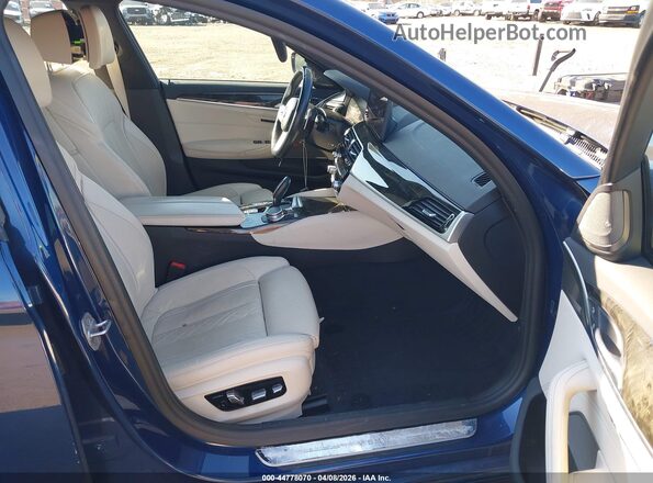 WBA73BJ02MCG03214 2021 BMW 5 SERIES Blue Widok wnętrza z przodu
