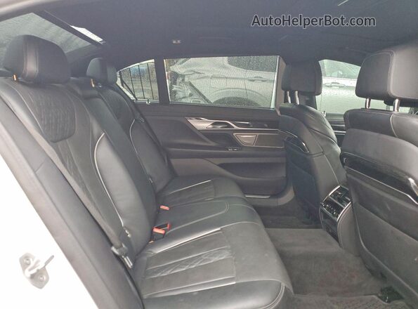 WBA7U2C01NCH00982 2022 BMW 7 SERIES White Widok tylnych siedzeń