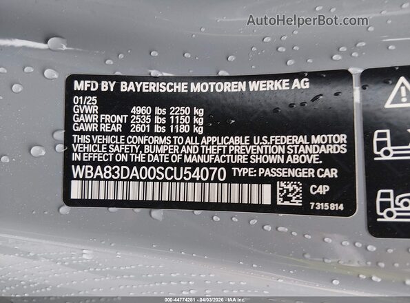 WBA83DA00SCU54070 2025 BMW M4 Light Blue Vista del compartimento del motor