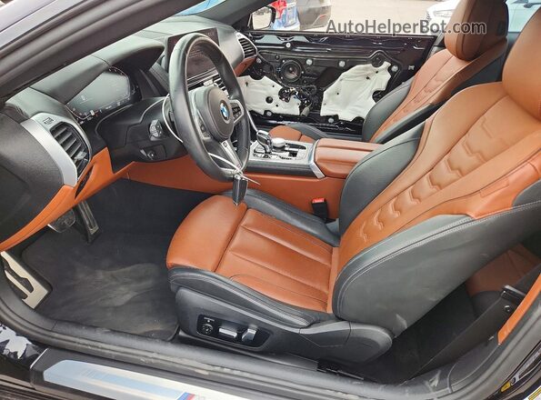 WBAAE4C07PCM53627 2023 BMW 8 SERIES Black Front interior view