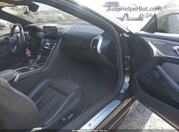 WBAAE4C07SCS11297 2025 BMW 8 SERIES Black Widok wnętrza z przodu