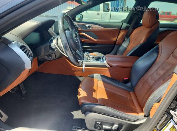 WBAGV2C01MCF98224 2021 BMW 8 SERIES Черный Вид салона спереди