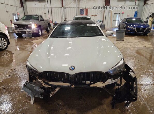 WBAGV8C00MCF75889 2021 BMW M8 White Դիմացի տեսք