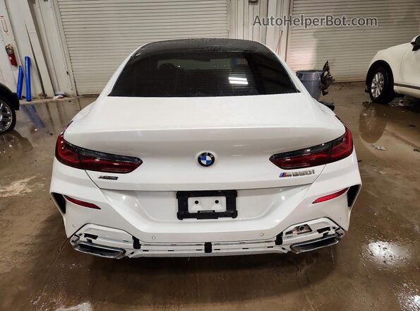 WBAGV8C00MCF75889 2021 BMW M8 White Հետևի տեսք