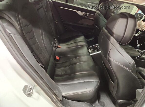 WBAGV8C00MCF75889 2021 BMW M8 White Հետևի նստատեղերի տեսք