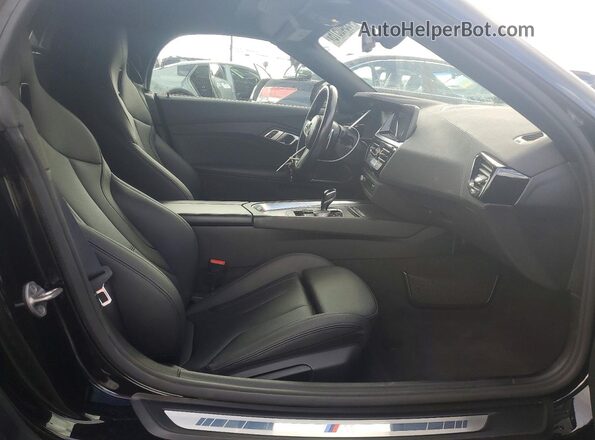 WBAHF3C01NWX43475 2022 BMW Z4 Black Vista de los asientos traseros