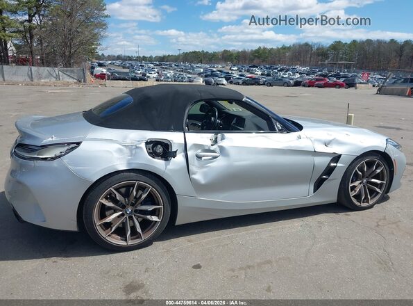 WBAHF9C02LWW46723 2020 BMW Z4 Silver Widok z przodu