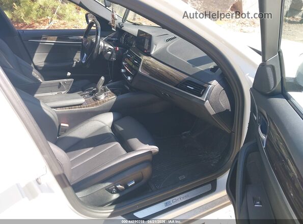 WBAJB1C58JB374743 2018 BMW 5 SERIES White Вид салону спереду