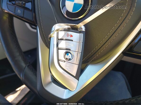 WBAJR3C0XLCE52029 2020 BMW 5 SERIES Black Dashboard view
