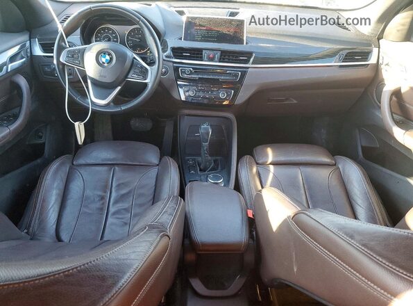 WBXHT3C30J5K29609 2018 BMW X1 White Вид панелі приладів