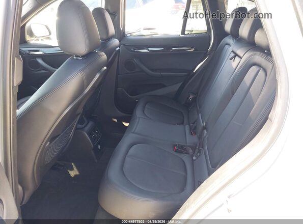 WBXHT3C31GP886433 2016 BMW X1 Серебряный Вид наклейки с VIN-кодом