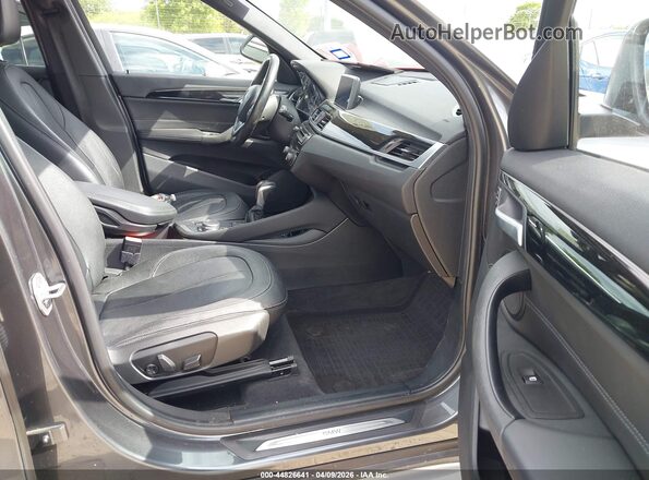 WBXHT3C31H5F78131 2017 BMW X1 Gray Front interior view