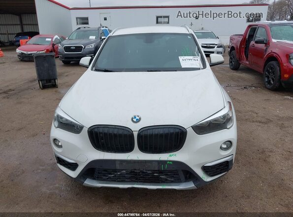 WBXHT3C31J5F90169 2018 BMW X1 White Սարքավորումների վահանակի տեսք