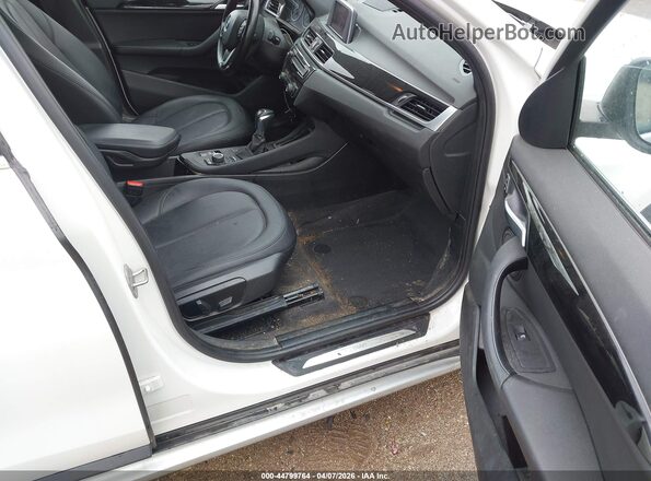 WBXHT3C31J5F90169 2018 BMW X1 White Սալոնի դիմացի տեսք