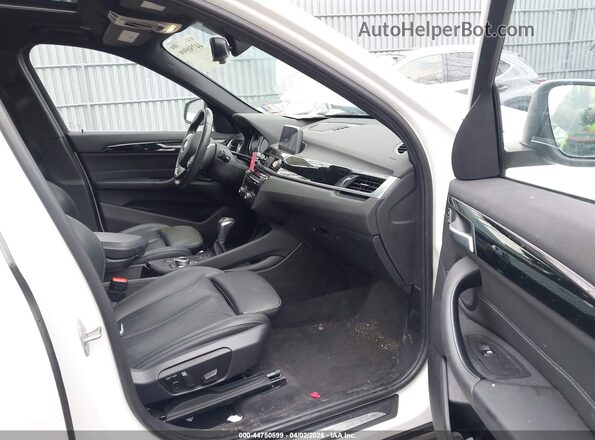 WBXHT3C31J5L31338 2018 BMW X1 White 