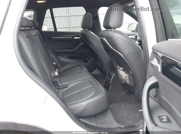 WBXHT3C31J5L31338 2018 BMW X1 White 