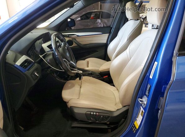 WBXHT3C32G5E52584 2016 BMW X1 Blue Widok wnętrza z przodu