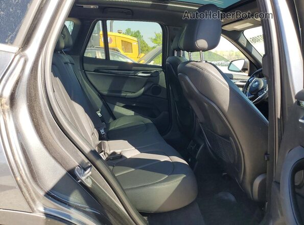 WBXHT3C33G5E55882 2016 BMW X1 Gray Вид задньої частини салону