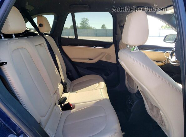 WBXHT3C34H5F84053 2017 BMW X1 Blue უკანა სალონის ხედი