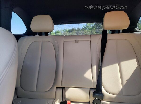 WBXHT3C34H5F84053 2017 BMW X1 Blue უკანა სავარძლების ხედი