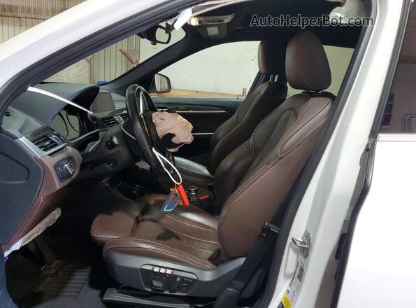 WBXHT3C34J3H30064 2018 BMW X1 Белый Вид салона спереди