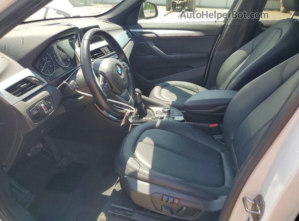WBXHT3C35G5E56192 2016 BMW X1 White წინა სალონის ხედი