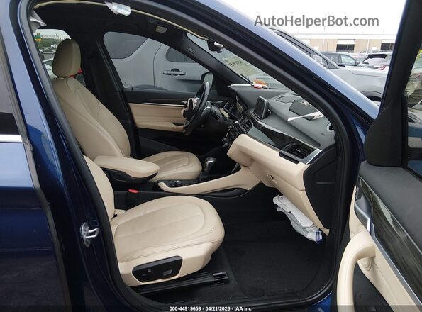 WBXHT3C35J5K21554 2018 BMW X1 Blue Front interior view