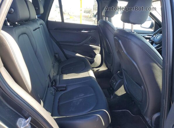 WBXHT3C37J5K30790 2018 BMW X1 Gray Հետևի նստատեղերի տեսք