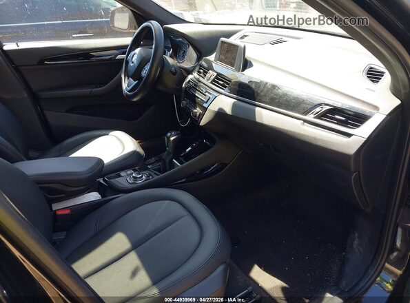WBXHT3C39G5E50220 2016 BMW X1 Black Front interior view