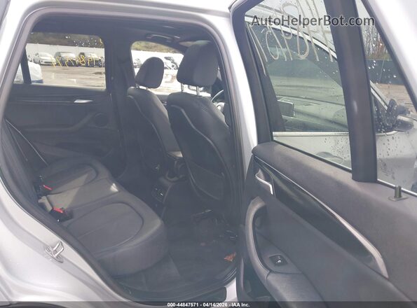 WBXHT3C39J5K22657 2018 BMW X1 Silver VIN კოდის სტიკერის ხედი