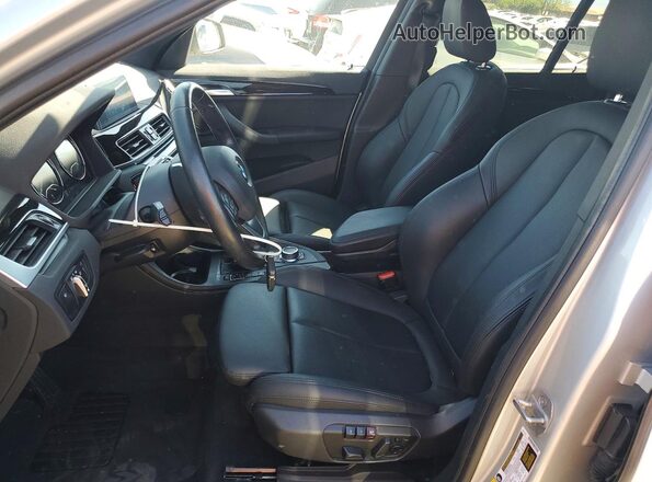 WBXHT3C52K3H36562 2019 BMW X1 Silver Front interior view