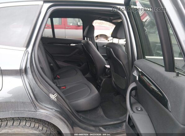 WBXHT3Z39J4A65972 2018 BMW X1 Gray Вид наклейки з VIN-кодом