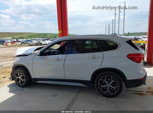 WBXHU7C30J5L09626 2018 BMW X1 White Панорамний вид салону 360°