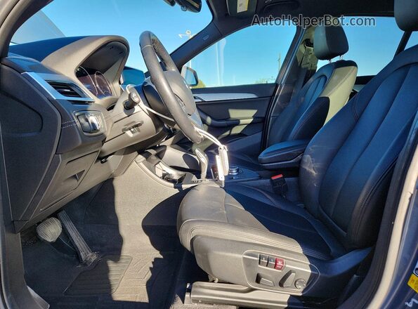 WBXJG7C01L5P35682 2020 BMW X1 Серый Вид салона спереди