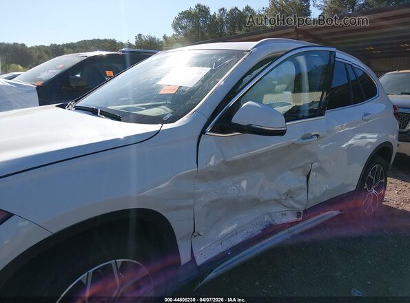 WBXJG7C02M5U07186 2021 BMW X1 White Դիմացի տեսք